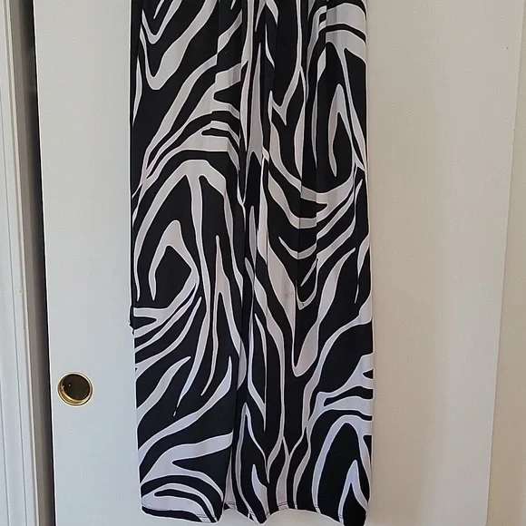 Strapless zebra print maxi 👗 dress - Picture 2 of 3